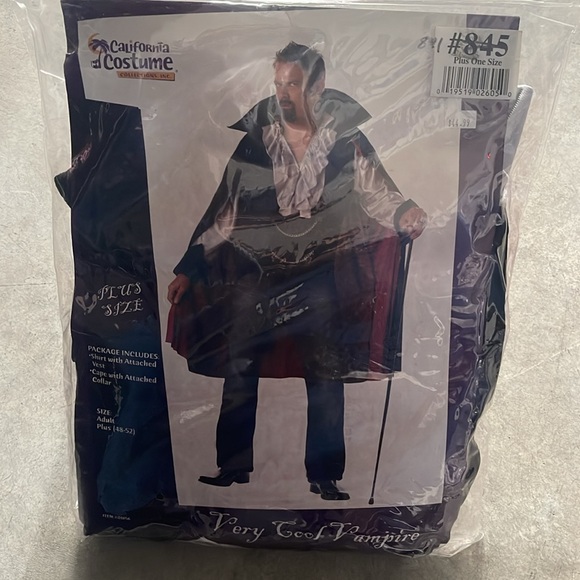 Very Cool Vampire Adult Costume! New! - Picture 7 of 8